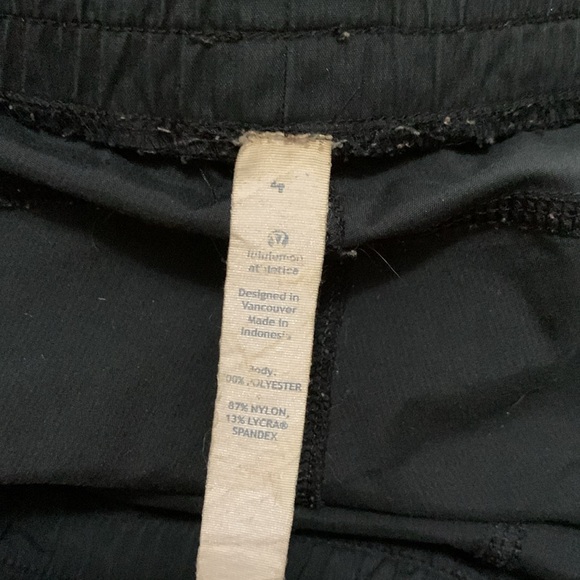 Lululemon Baggy Cargo Capris Sz 4-6 - Picture 6 of 6